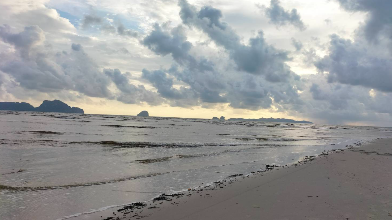2 พี่น้องเล่นน้ำ หาดฉางหลาง ถูกคลื่นซัดจมหาย ไร้วี่แวว-ไม่รู้ชะตากรรม