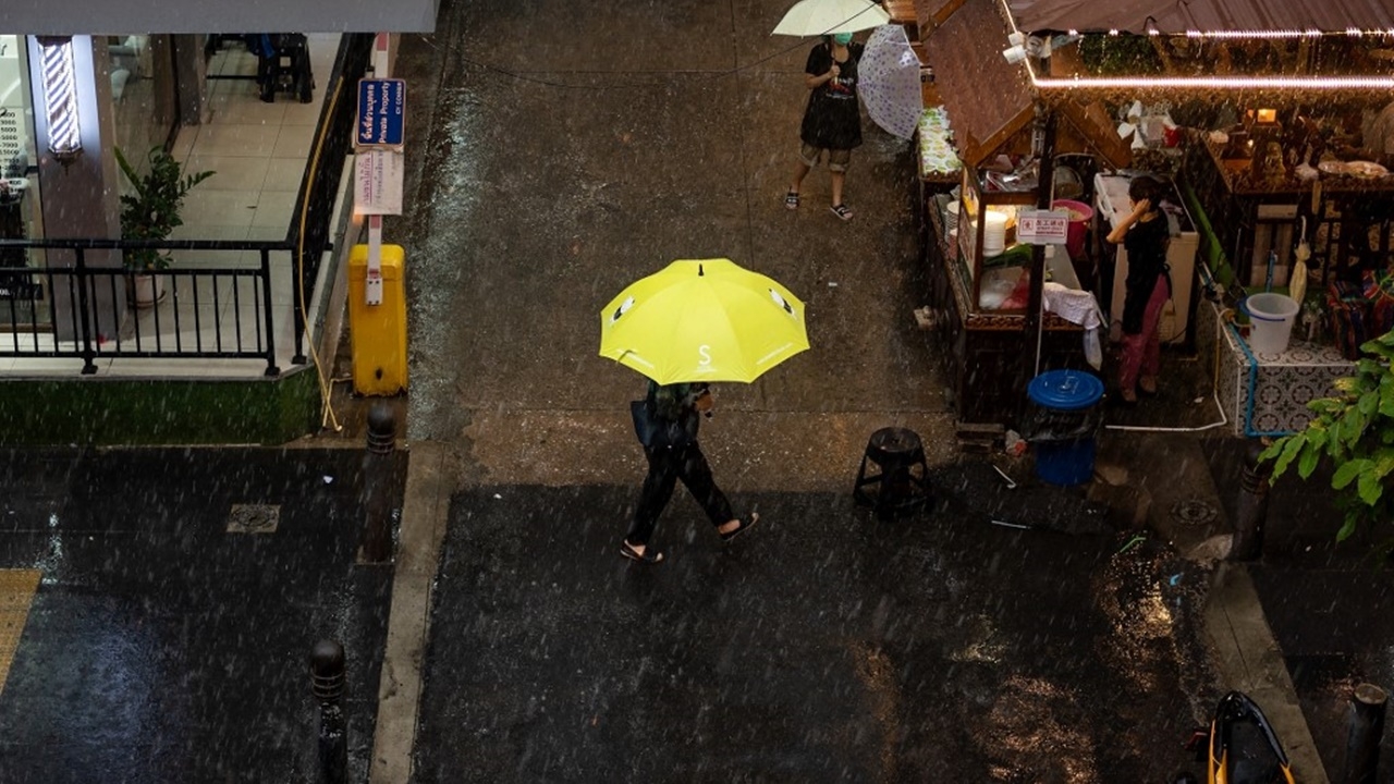 สภาพอากาศวันนี้ ไทยตอนบนฝนหนักต่อเนื่อง กทม.ตกร้อยละ 70 ของพื้นที่