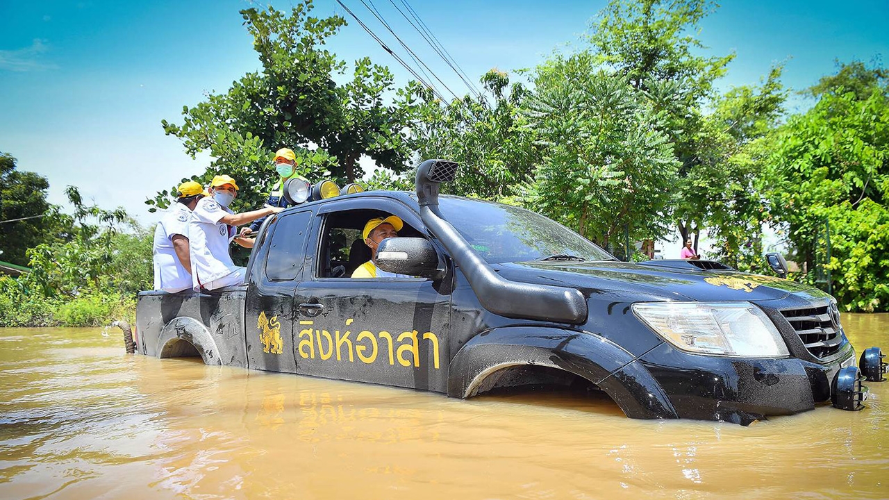 สิงห์อาสา ดึงกู้ภัยอ่างทอง-อยุธยา ปูพรมช่วยน้ำท่วมภาคกลาง 10 จุด