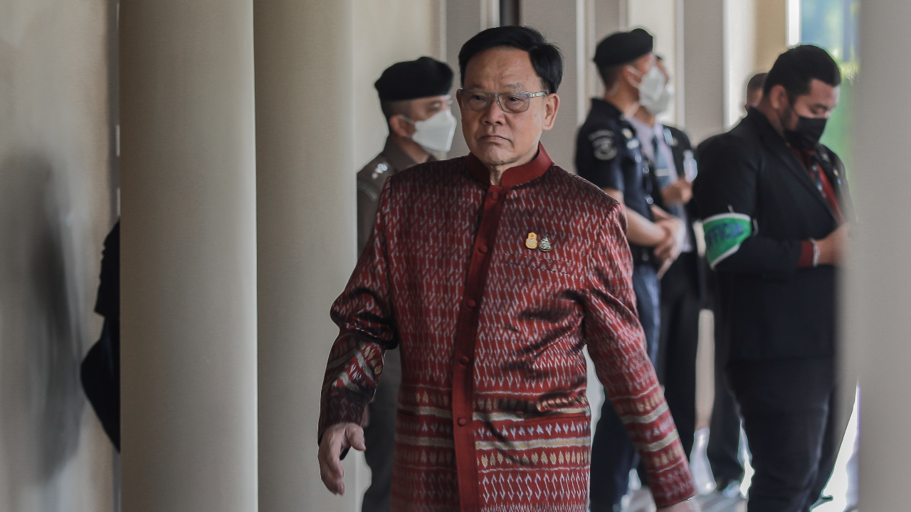 “สันติ” ไม่ปิดทาง จับมือ พท.ตั้งรัฐบาล ชี้ ประชุมพปชร.ตั้งแทนตำแหน่งว่าง