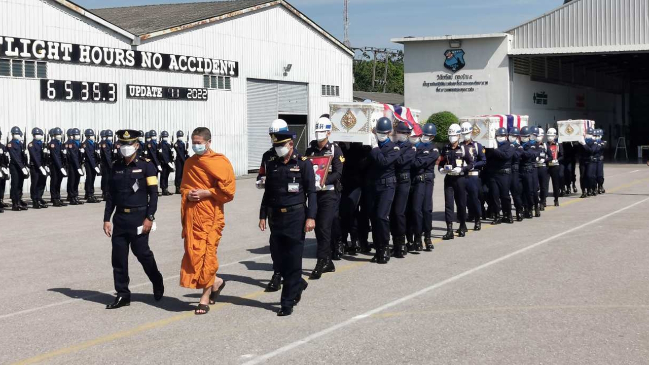 กองทัพเรือนำร่าง 3 ทหารเรือหลวงสุโขทัย ขึ้นเครื่องบินส่งกลับสัตหีบ