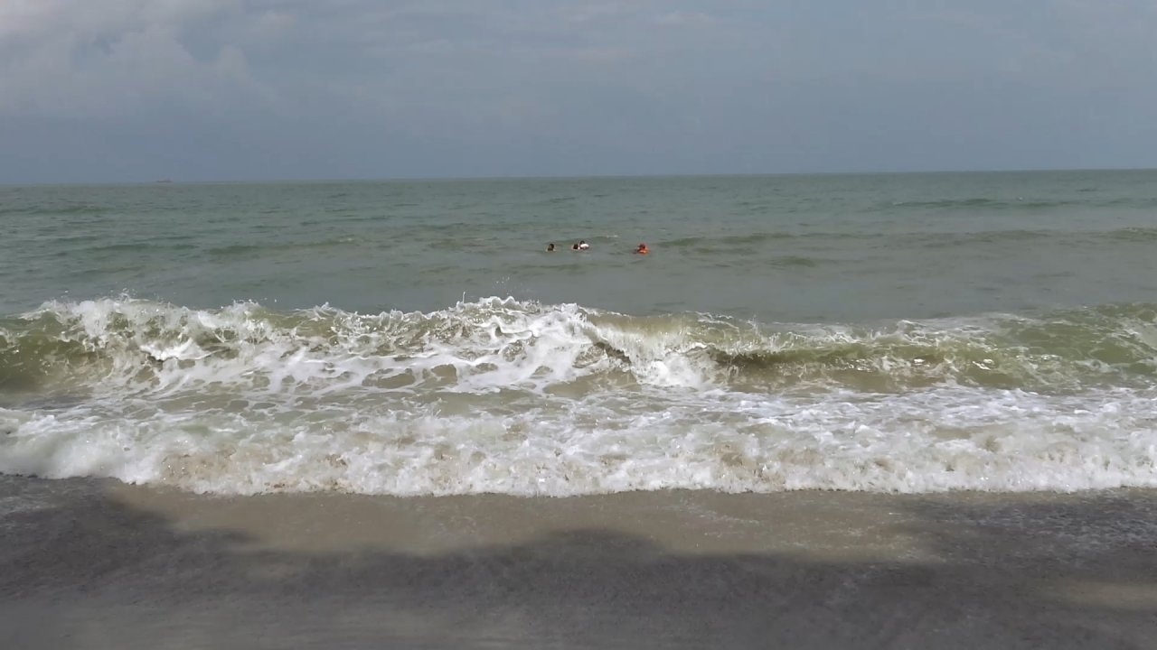 เด็ก 10 ขวบคลื่นซัดหายที่หาดชลาทัศน์ ไลฟ์การ์ดโดดช่วยช็อกดับตามรวม 2 ศพ 