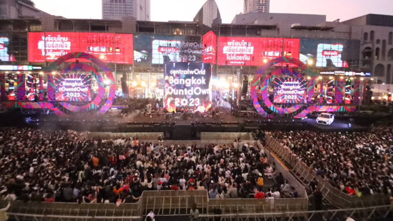 งานเคาต์ดาวน์ราชประสงค์คึกคัก คนไทย-ต่างชาติร่วมส่งท้าย 2022 สู่ปีใหม่ 2023
