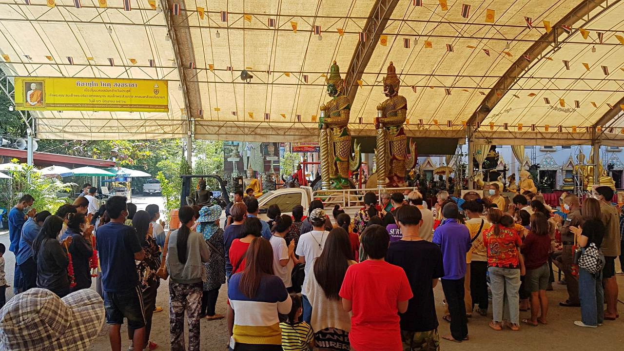 นักแต่งเพลงชื่อดัง มาไหว้ขอพร "ท้าวเวสสุวรรณ" คอหวยไม่ลืมส่อง "เลขเด็ดงวดนี้"