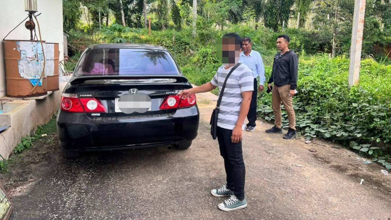 ตร.ทำแผนผัวฆ่าเมียยัดถังทิ้งเขาสก เพื่อนร่วมอำพรางศพ 2 คนเข้ามอบตัวแล้ว