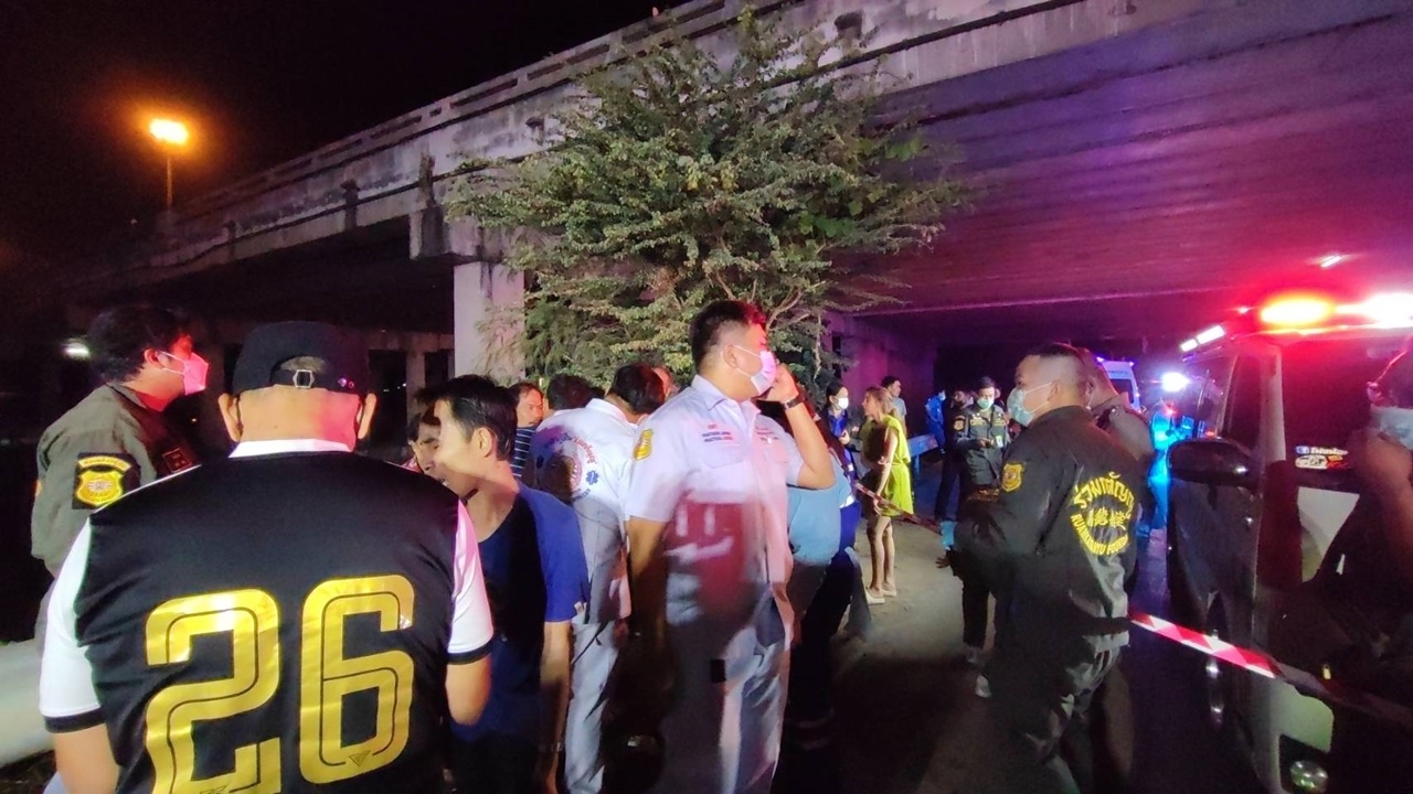 คนงานเหมารถตู้กลับบ้าน พุ่งลงคลองระพีพัฒน์ ตาย 4 เจ็บ 7 ราย