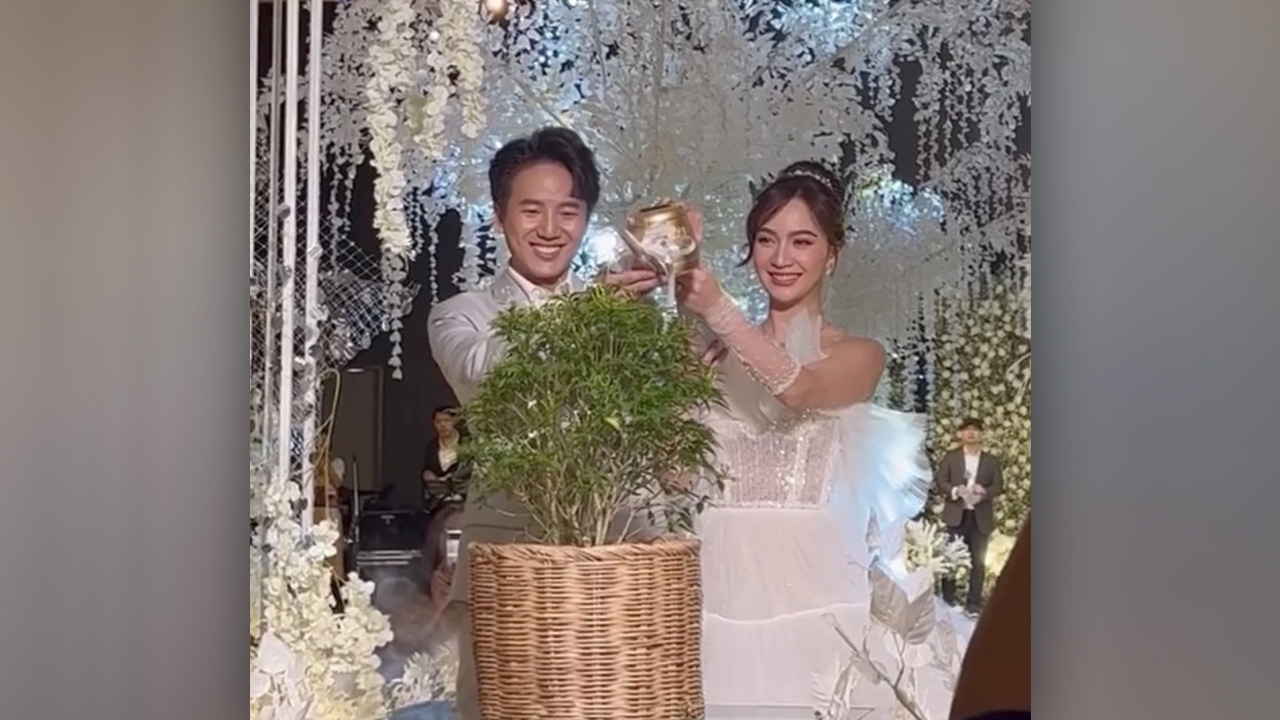 หญิงญา กัญญาพัชญ์ จูงมือทันตแพทย์หนุ่ม เข้าพิธีแต่งงานสุดอบอุ่น 