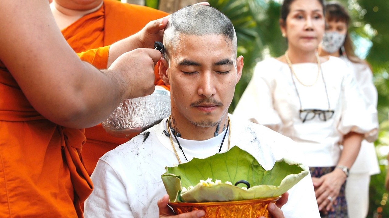 ประมวลภาพ โตโน่ ภาคิน โกนผมเตรียมบวช เพื่อถวายเป็นพระราชกุศล