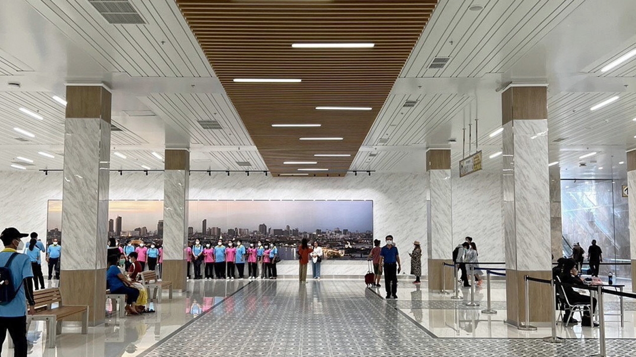 อุโมงค์หน้าวัดพระแก้ว สวยมาก! ไปเดินกันหรือยัง?