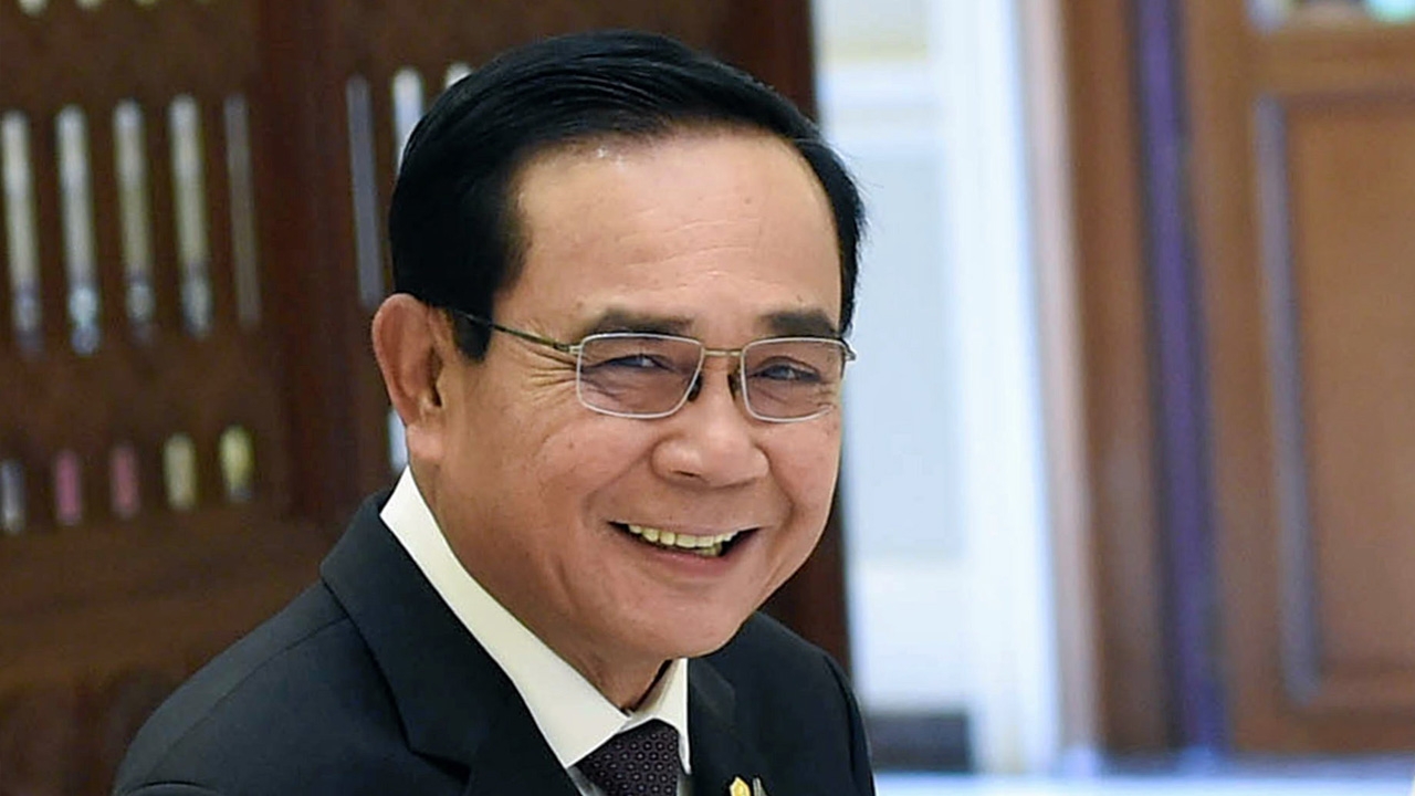 “บิ๊กตู่” เปิดหน้าเข้า “รทสช” เร่งเกมส.ส.ขยับ : บีบเลือกค่าย ไล่ต้อนปั่นแต้ม
