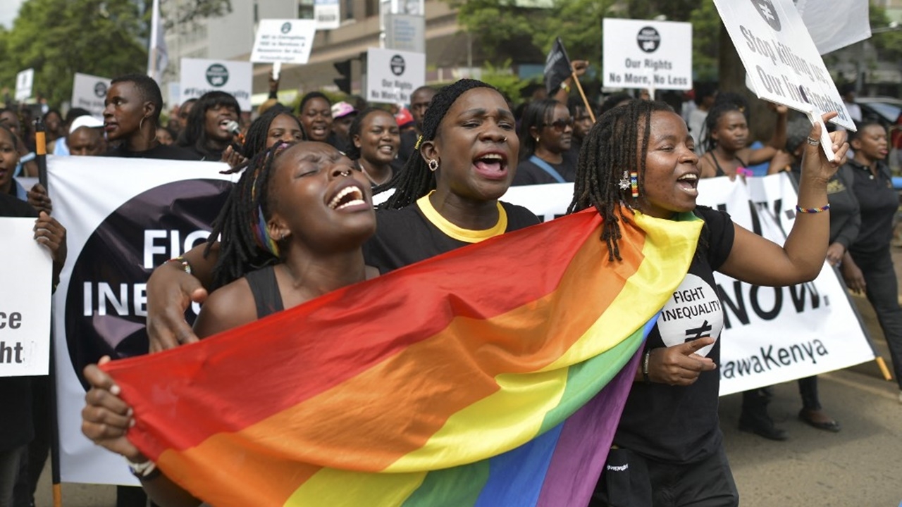 ช็อก นักเคลื่อนไหว LGBTQ คนดังเคนยา ถูกพบเป็นศพยัดในกล่องเหล็ก