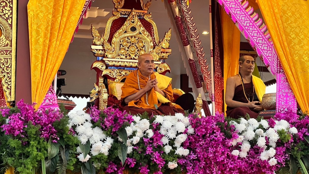 ครูบาบุญชุ่ม ถึงวัดพระธาตุดอยเวียงแก้ว แสดงธรรมเทศนา ชาวพุทธต่าง "สาธุ" รับ