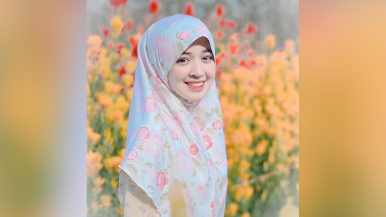 เปิดวาร์ป รู้จักตัวตน "น้องบีม เหนียวหลาม" แม่ค้าหน้าหวาน คนดังใน TikTok