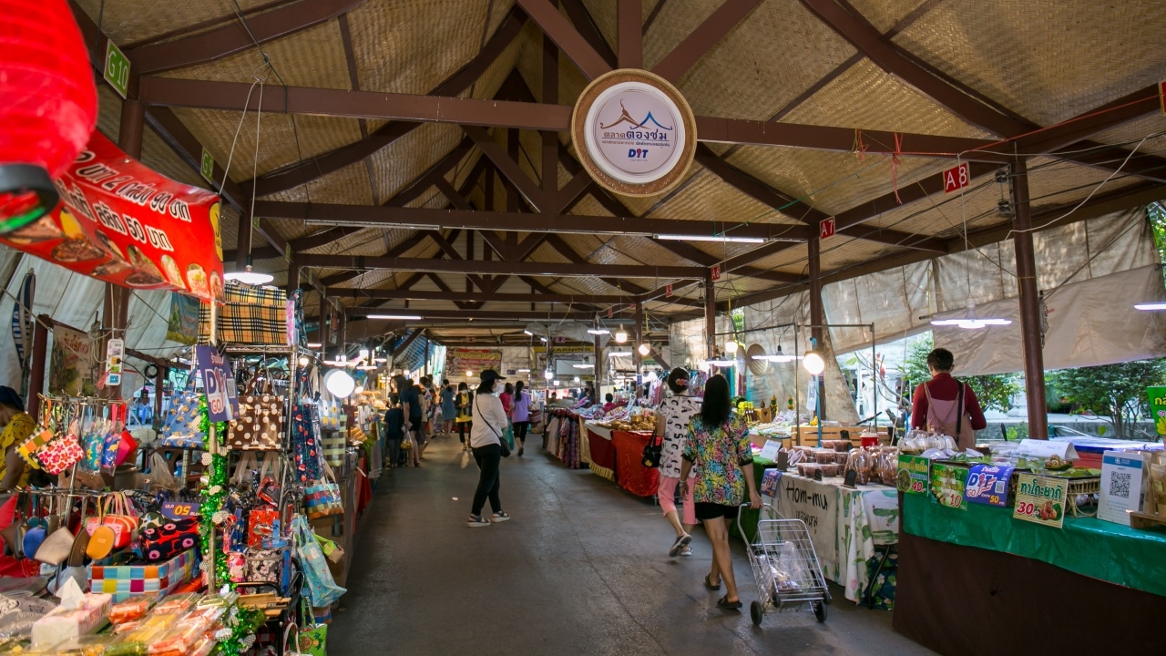 กรมการค้าภายใน ปลื้ม ตลาดต้องชมคึกคักเทศกาลปีใหม่ 2566 สร้างรายได้ชุมชน