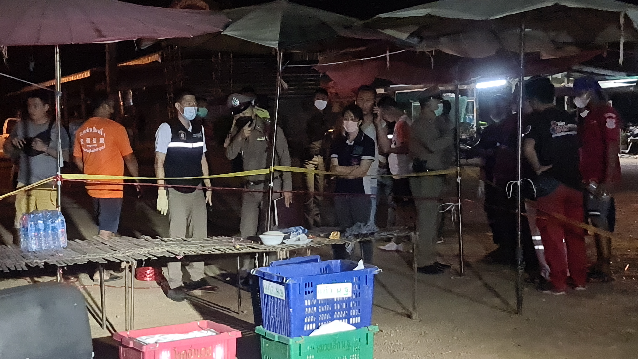 2 หนุ่มใหญ่โจทก์เก่า เจอกันกลางตลาด เปิดศึกวางมวย-ปืนยิงดับจมเลือด 1