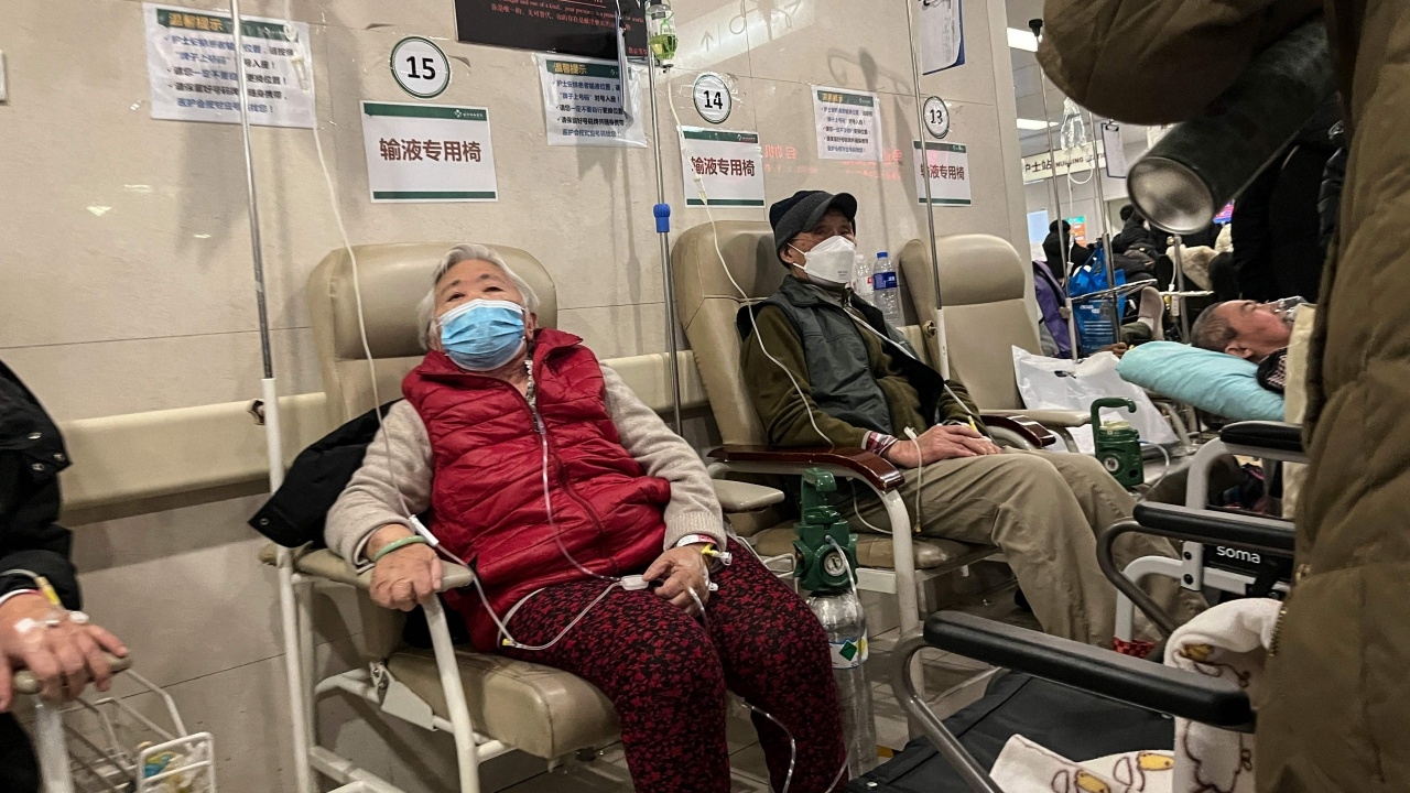 ชาวจีนสงสัยยอดตายโควิดในประเทศ หลังพบคนดังเสียชีวิตจำนวนมาก