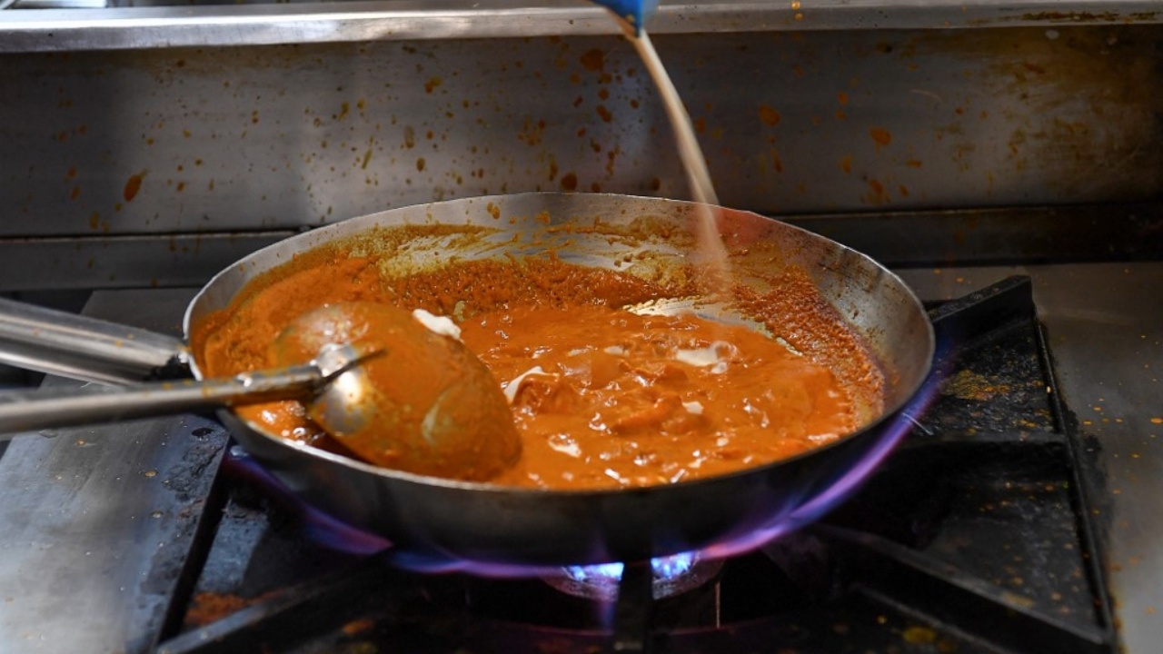 ตร.จับเจ้าของร้านอาหารอินเดียและเชฟ เซ่นลูกค้าอาหารเป็นพิษจนตาย