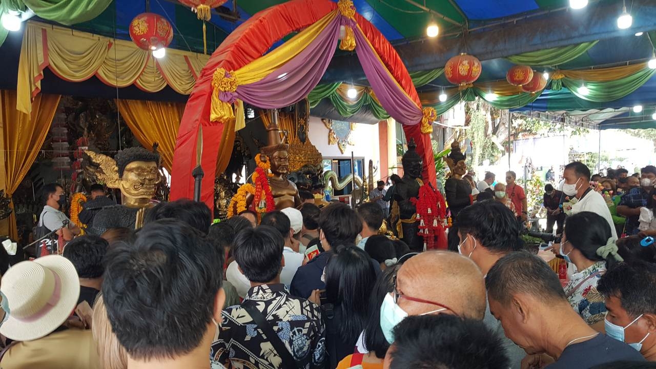 คอหวยร่วมพิธีบวงสรวง 5 มหาเทพ ไม่ผิดหวังได้ "เลขเด็ดงวดนี้" ลุ้นโชค 17/1/66