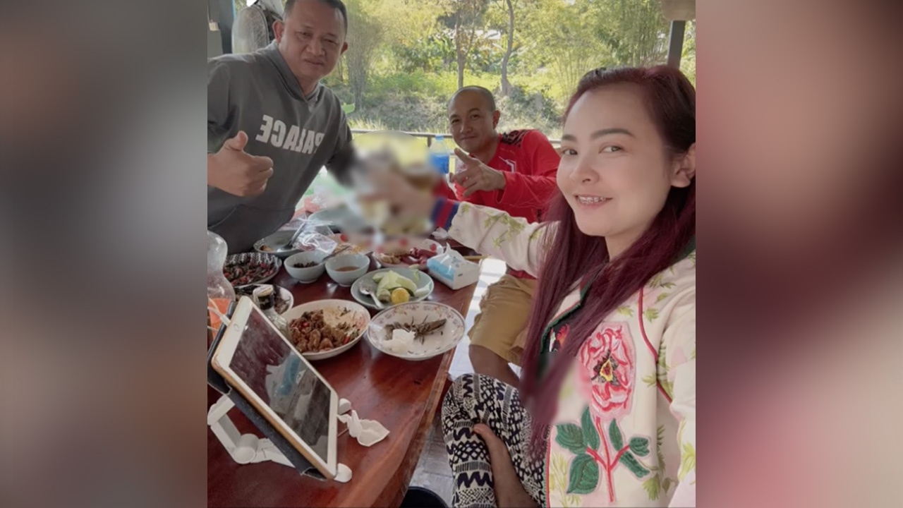 ภรรยาปลื้มใจ "สามีเก่า" ตั้งวงกินเหล้ากับ "สามีใหม่" เหมือนเป็นคนในครอบครัวเดียวกัน