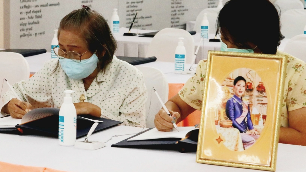 พสกนิกรเฝ้าติดตามพระอาการประชวร "พระองค์ภา" ขอให้มีพระพลานามัยแข็งแรง