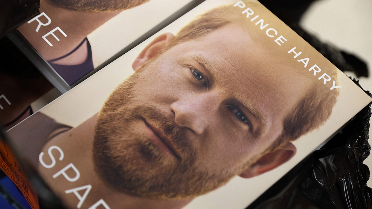 เจ้าชายแฮร์รี ล้ำเส้นคิงชาร์ลส์ จวก "คามิลลา" เป็นตัวร้าย