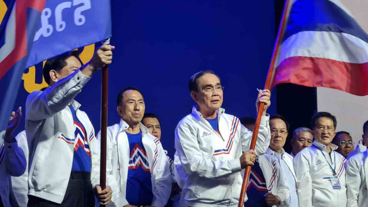 "บิ๊กตู่" ขึ้นเวที รทสช.ลั่น ประเทศไทยต้องไปต่อ เปิดใจทำไมมายืนที่นี่ 