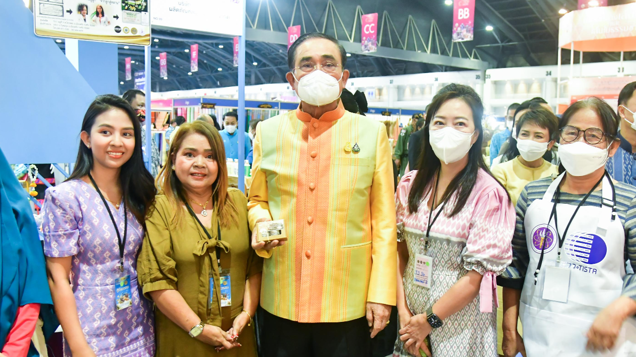 “ลุงตู่” ปลื้ม แฟนคลับให้กำลังใจ ด้าน “บิ๊กป๊อก” ถูกขออย่าทิ้งนายกฯ