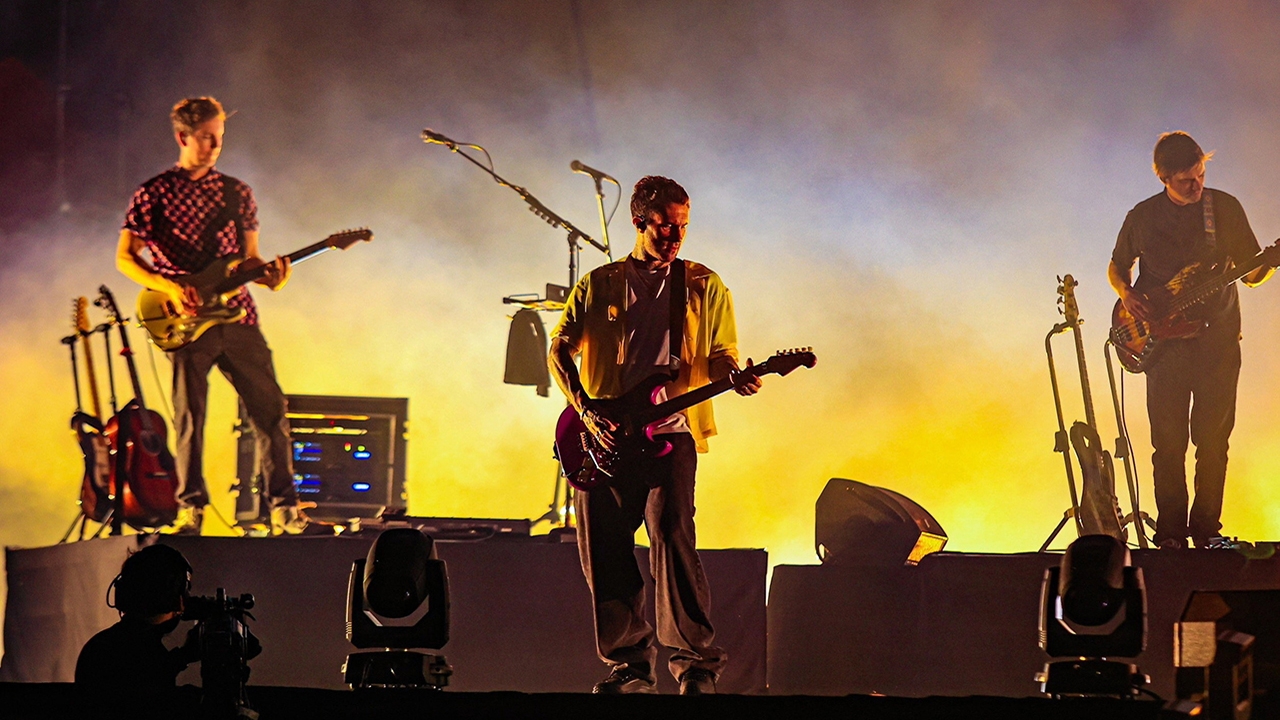 “MAROON 5” เอนเตอร์เทนเล่นใหญ่ จัดเต็ม แฟนเพลงมันส์กระหึ่มสนามราชมังคลาฯ