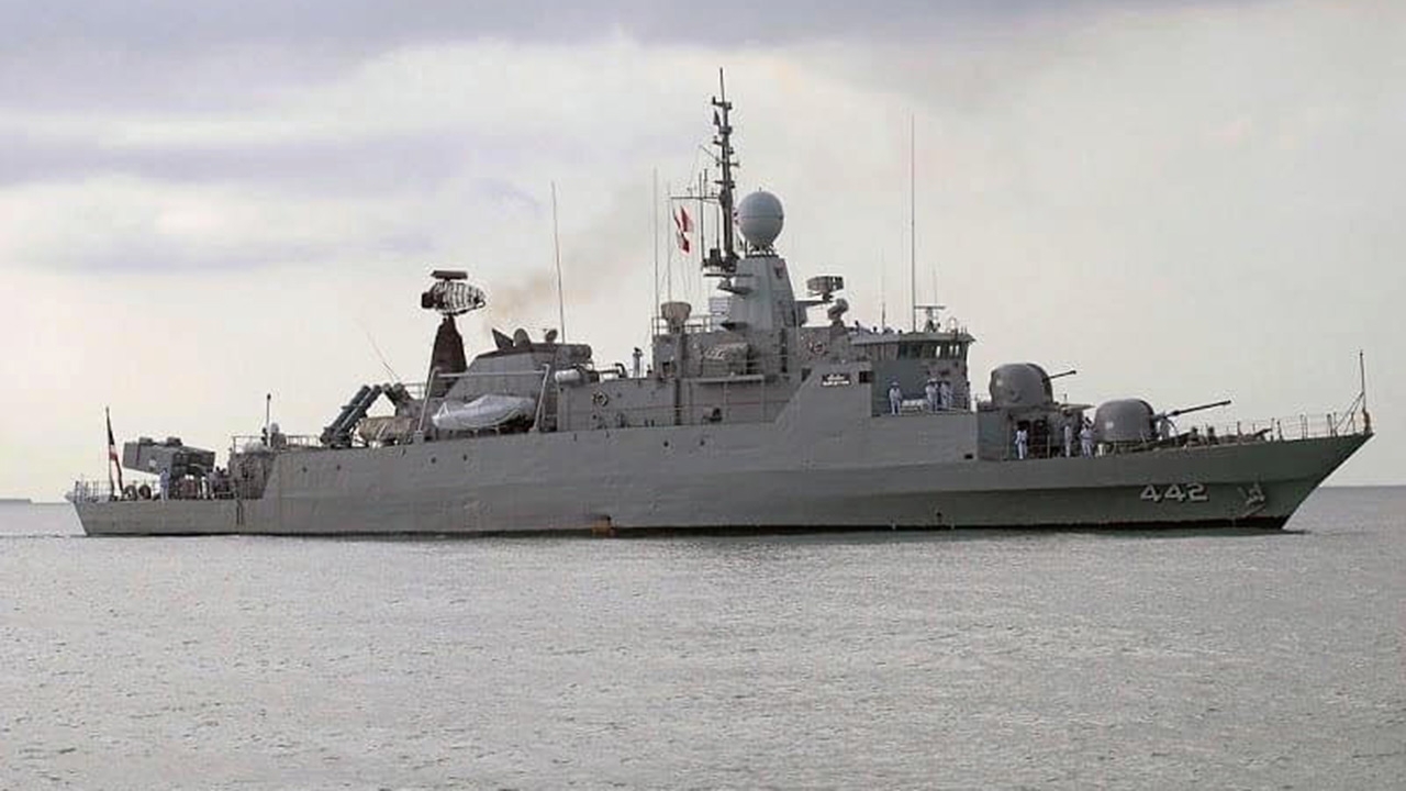 คลื่นยักษ์ซัดเรือหลวงอับปาง ฝนถล่มใต้หนัก เก๋งจมสลด 3 ศพ