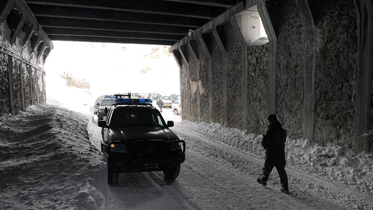 สลด รถน้ำมันระเบิด ไฟไหม้ในอุโมงค์รถวิ่งอัฟกานิสถาน ดับแล้ว 19 ศพ