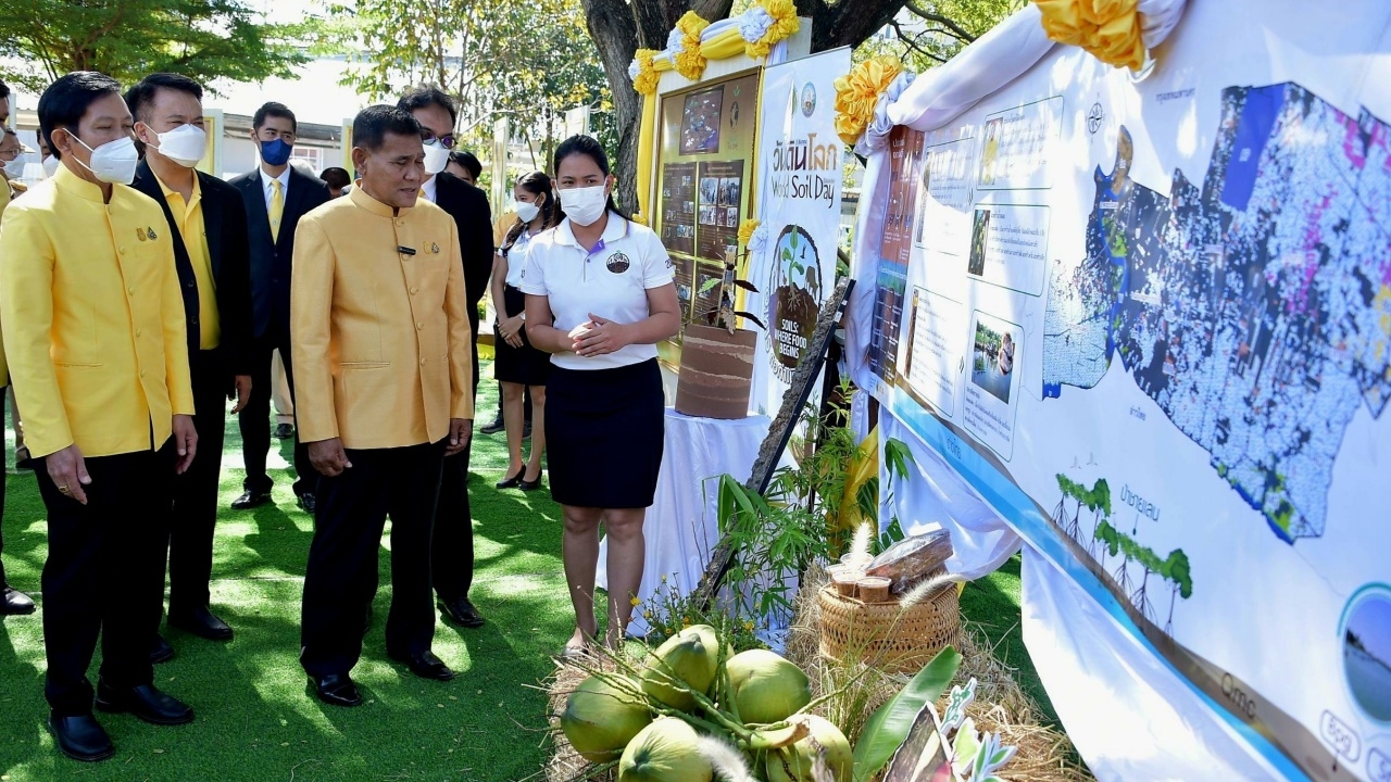 "สุนทร" เปิดงานวันดินโลก สมุทรปราการ เพื่อเทิดพระเกียรติ "ในหลวง ร.9"
