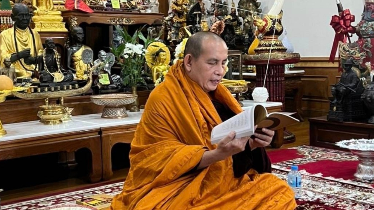 "พระครูบาบุญชุ่ม" สวดมนต์ถวายพระพร แด่ "พระองค์ภา" ให้ทรงหายจากพระอาการประชวร