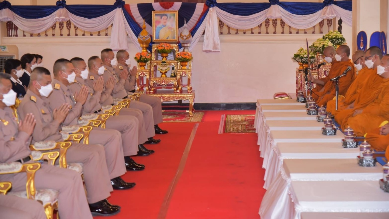 ทร.นำกำลังพลสวดมนต์ อธิษฐานจิตถวาย "พระองค์ภา" ให้หายพระอาการประชวร