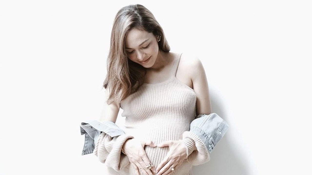 ตื่นเต้นไม่ไหว ซาร่า เอเอฟ นับถอยหลังอุ้มท้องลุ้นวันคลอดลูกคนแรก 