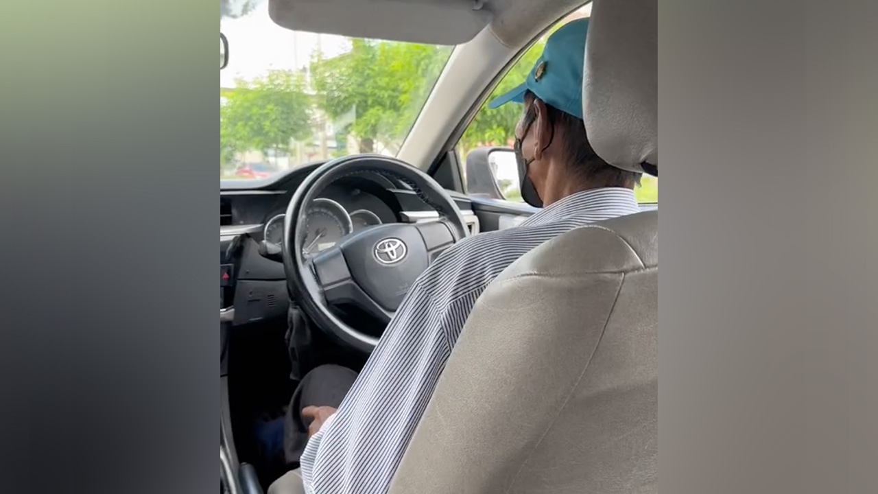 สู้ชีวิต คุณตาวัย 73 ปี ใส่เหล็กดามขา ขับแท็กซี่เลี้ยงครอบครัว ขอข้าววัดกิน (คลิป)
