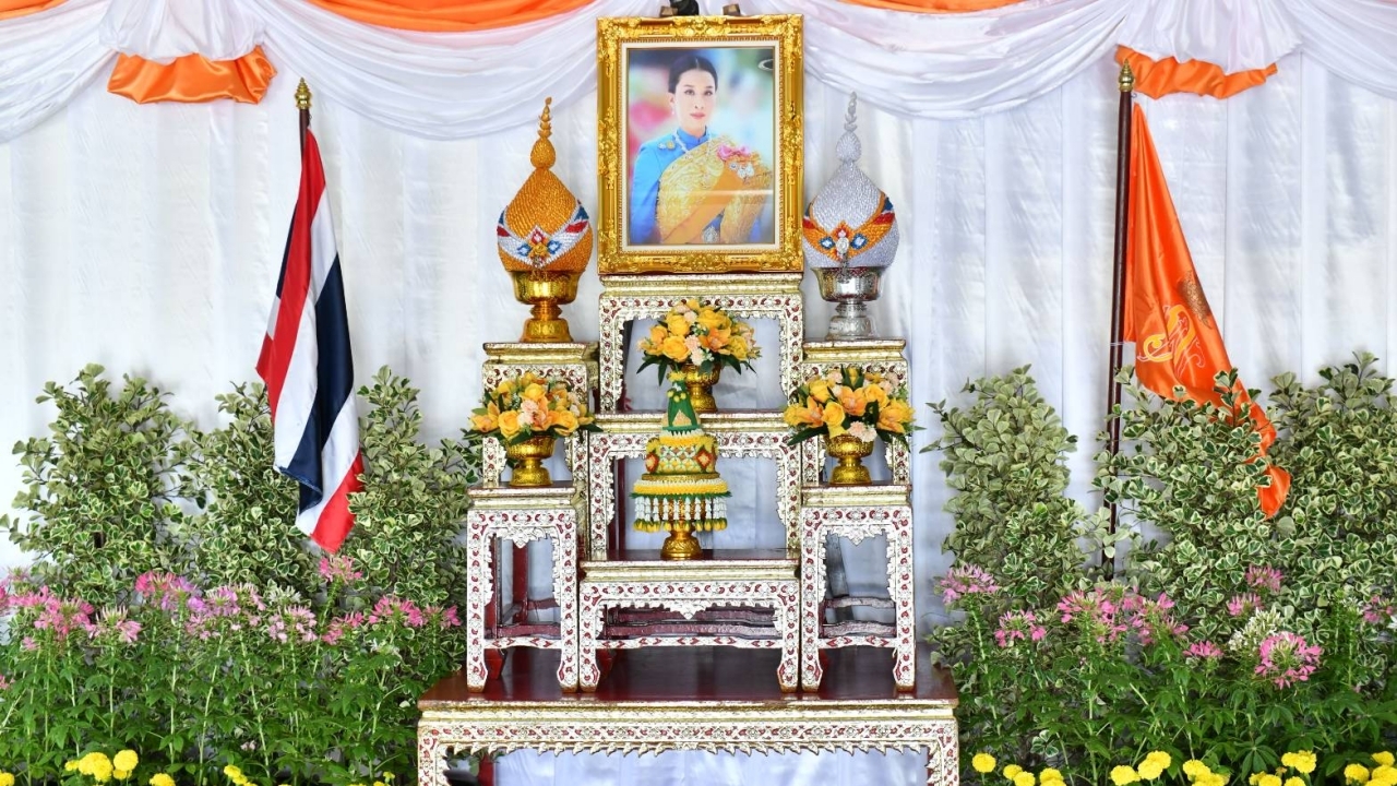 กทม. จัดโต๊ะหมู่ประดิษฐานพระรูป “พระองค์ภา” 52 จุด ให้ลงนามถวายพระพร