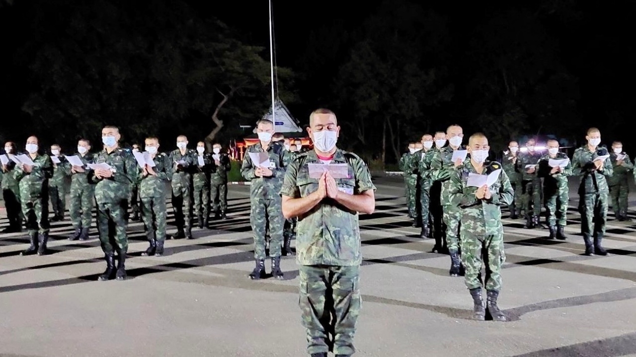 กกล.บูรพา นำทหารร่วมใจอธิษฐานจิตถวายพระพร "พระองค์ภา" จากชายแดน