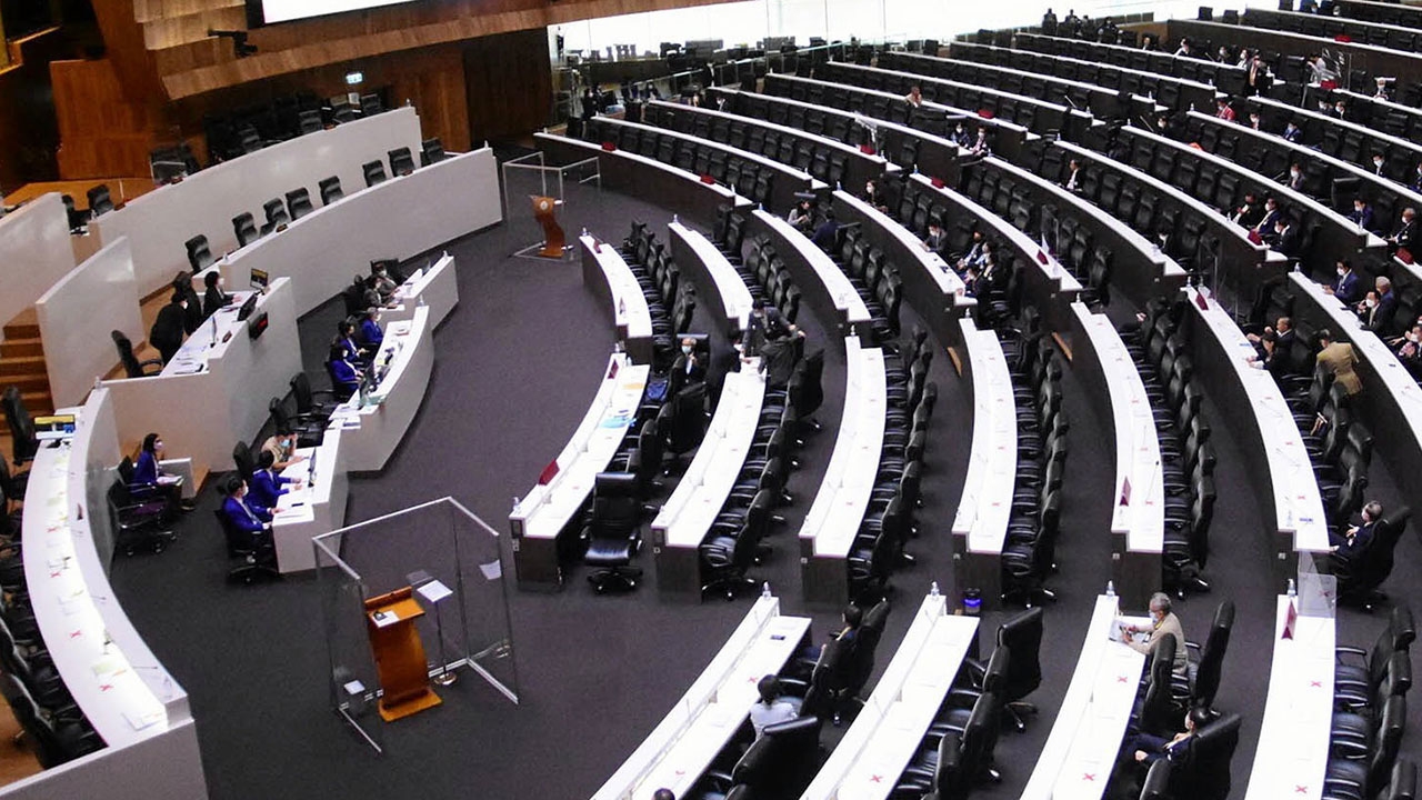 งูเห่าไร้คะแนนได้แค่ตัว เพื่อไทยเย้ยเจ็บภูมิใจไทย ประชาธิปไตยซุ่มจีบ พปชร.กทม.