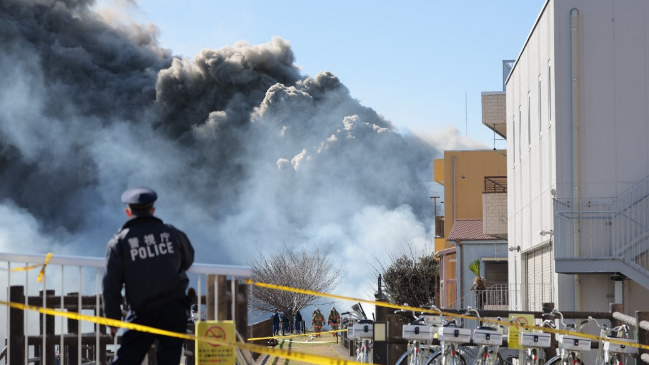 ไฟไหม้รุนแรงอาคาร 3 หลังของโรงงานเคมีภัณฑ์ในกรุงโตเกียว เร่งอพยพคนงาน