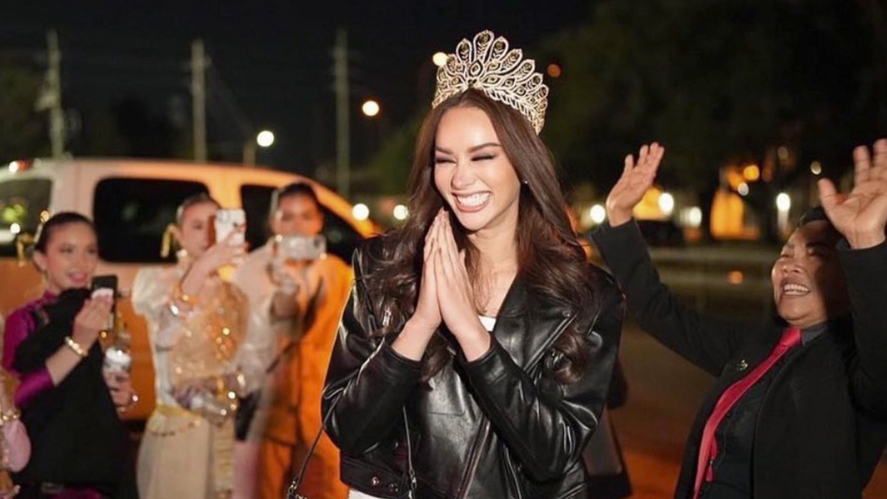 สะเทือนถึงจักรวาล แอนนาเสือ เดินทางถึงสหรัฐฯ แฟนนางงามรอต้อนรับเพียบ