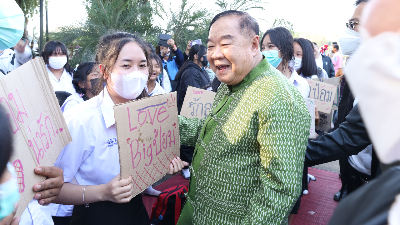 "ลุงป้อม" ฟื้นฟู "เวียงหนองหล่ม" ชาวบ้าน พอใจ หนุนเป็นนายกฯ คนต่อไป