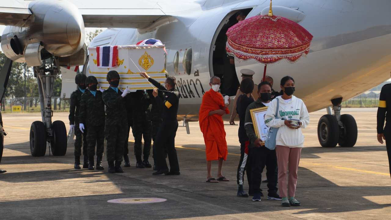 ทภ.3 รับศพพลทหาร ลูกเรือของเรือหลวงสุโขทัย ส่งบ้านเกิดที่กำแพงเพชรแล้ว