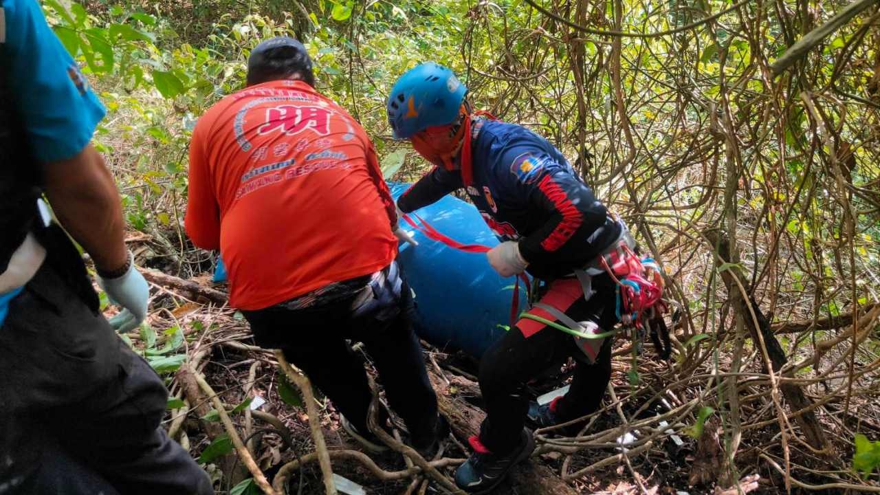 แม่ดูศพยืนยัน ลูกสาวถูกฆ่ายัดถังทิ้งเขาสก เพิ่งมาอยู่กับแฟนคนใหม่