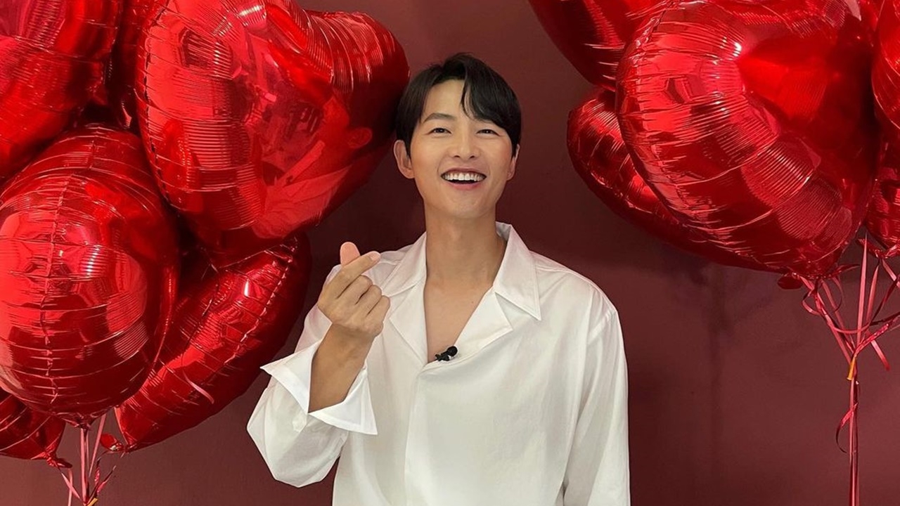 ต้นสังกัดยืนยัน ซงจุงกิ คบสาวนอกวงการ ชาวเน็ตคาดเป็นสาวชาวอังกฤษ