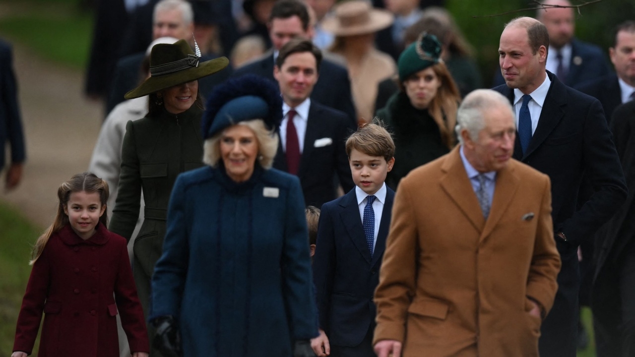 คิงชาร์ลส์ที่ 3 เจ้าชายวิลเลียม เจ้าหญิงเคท เสด็จฯ ร่วมพิธีวันคริสต์มาส