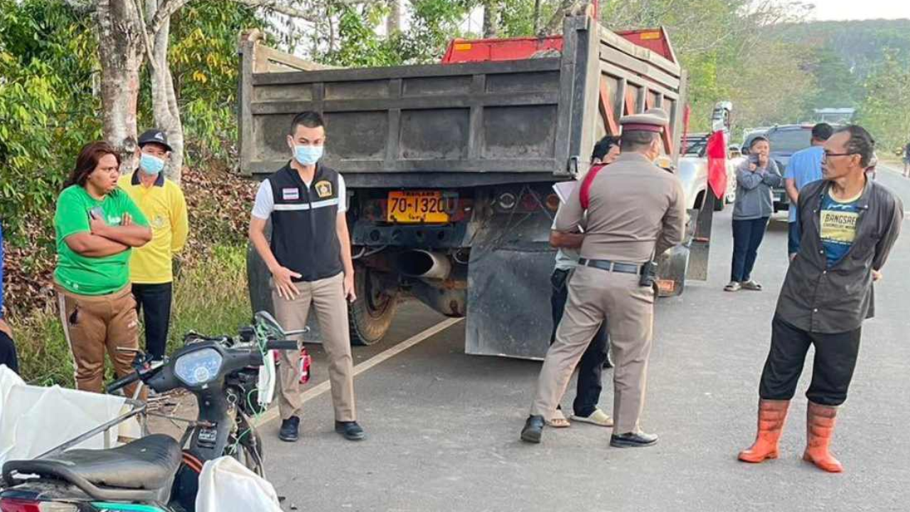 ผัวเมียตายคู่ ขี่ซาเล้งชนหกล้อ เหตุเกิดห่างบ้านแค่ 100 เมตร