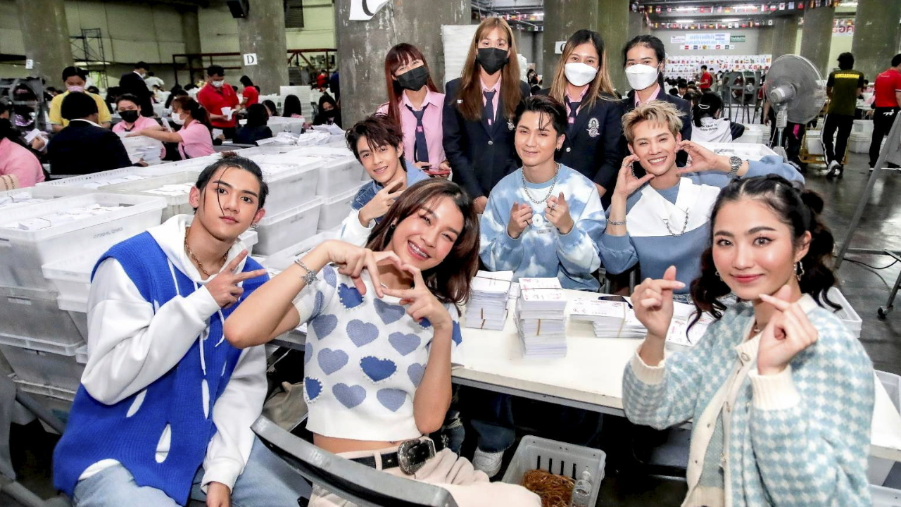 เร่งคัดแยกไปรษณียบัตร ทายผลบอลโลก 2022 ผู้โชคดีเตรียมรับโชครวมกว่า 15 ล้าน