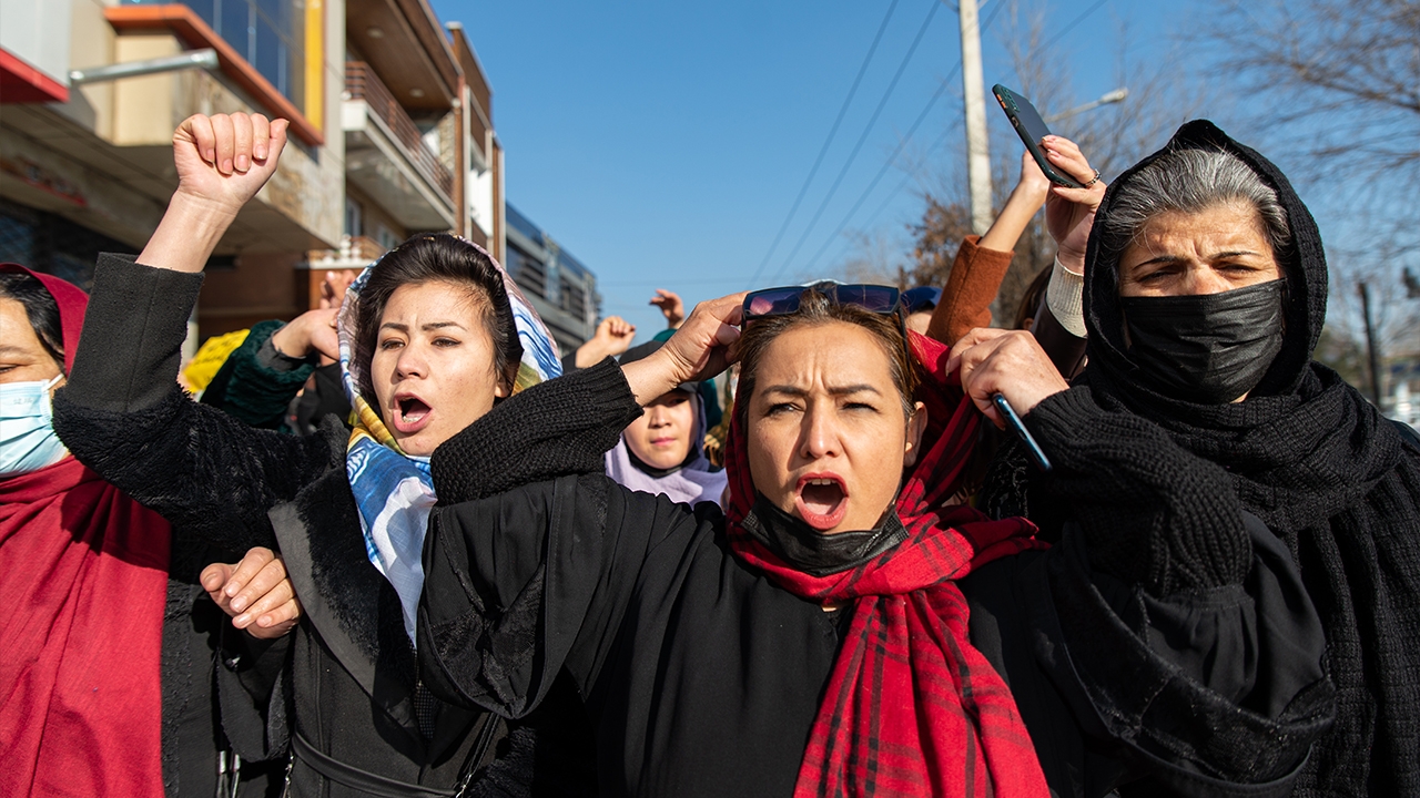 อนาคตของสตรีอัฟกัน หลังรัฐบาลตาลีบันสั่งห้ามเข้าเรียนมหาวิทยาลัย