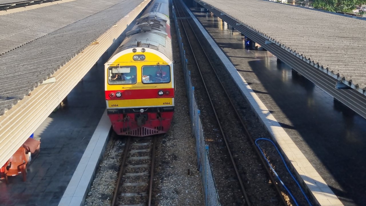 วันแรกของการเปิดเดินรถไฟสายใต้ กรุงเทพฯ-หาดใหญ่-สุไหงโก-ลก ทั้งขาขึ้น-ล่อง