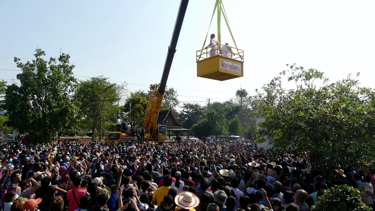 อลังการงานบวช ลูกนายก อบต.ที่โพธาราม ลงทุน 3 ล้าน โปรยทาน 2 แสน